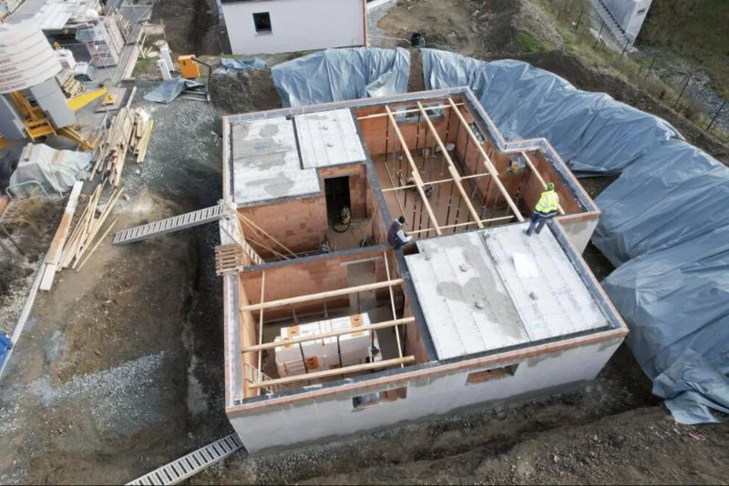 Haus Luca: Kellergeschoss mit Deckenschalung, Luftaufnahme